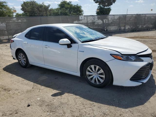 4T1C31AK4LU545976 - 2020 TOYOTA CAMRY LE WHITE photo 4