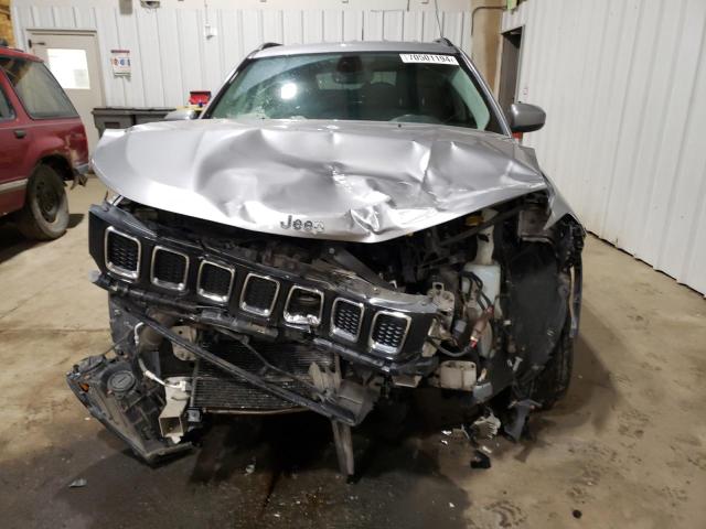 3C4NJDBBXKT599598 - 2019 JEEP COMPASS LATITUDE SILVER photo 5