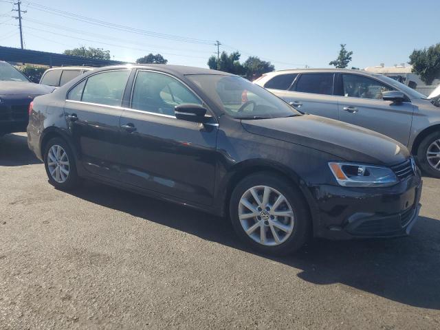 3VWDP7AJ8DM445048 - 2013 VOLKSWAGEN JETTA SE BLACK photo 4
