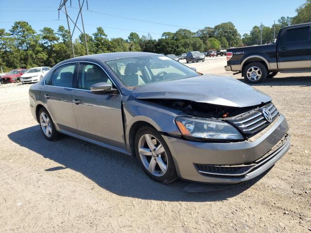 1VWBH7A30DC054631 - 2013 VOLKSWAGEN PASSAT SE GRAY photo 4