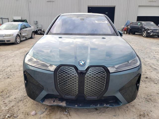 WB523CF09SCT73754 - 2025 BMW IX XDRIVE50 TEAL photo 5