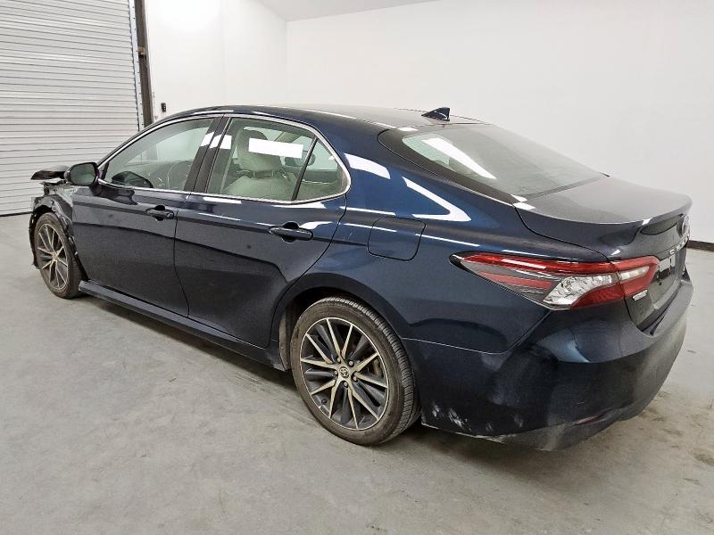 4T1F11AK3MU597023 - 2021 TOYOTA CAMRY XLE BLUE photo 2