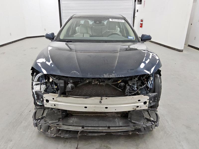 4T1F11AK3MU597023 - 2021 TOYOTA CAMRY XLE BLUE photo 5