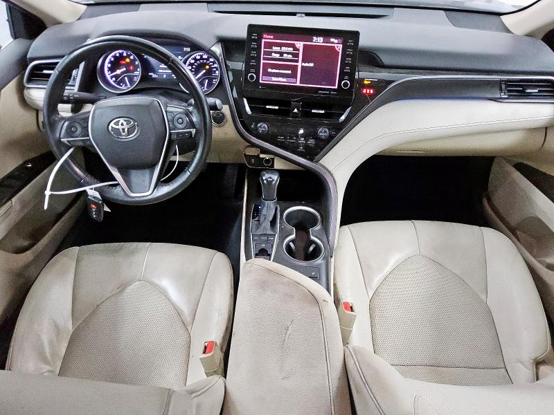 4T1F11AK3MU597023 - 2021 TOYOTA CAMRY XLE BLUE photo 8