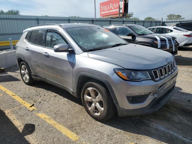 3C4NJCBB9JT137493 - 2018 JEEP COMPASS LATITUDE Grau Foto 4