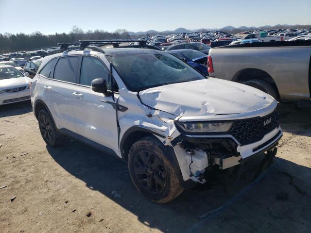 5XYRLDLC0NG149392 - 2022 KIA SORENTO S WHITE photo 4