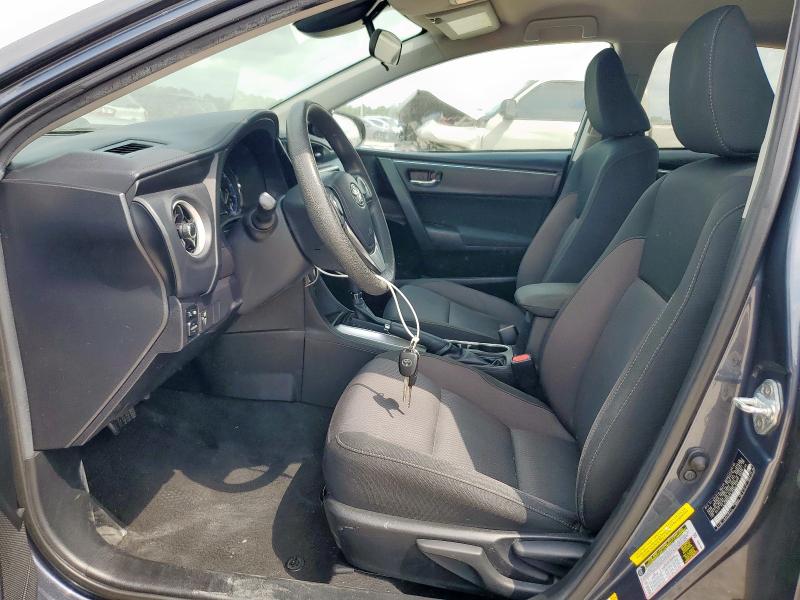 5YFBURHE6JP832743 - 2018 TOYOTA COROLLA L 灰色 照片 7