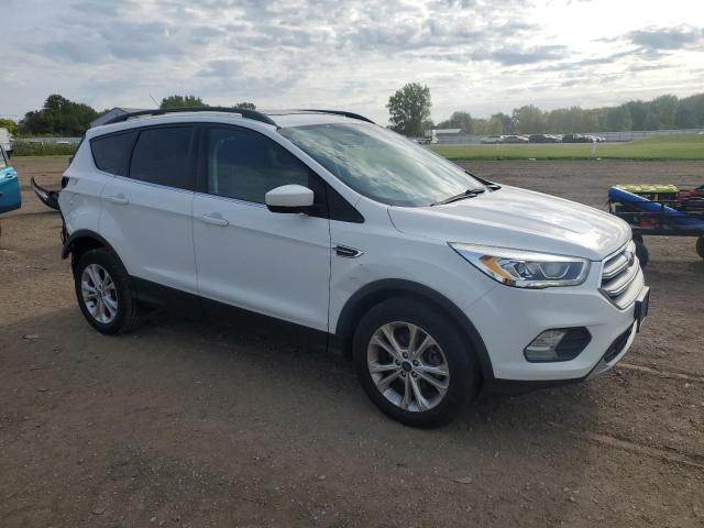 1FMCU0GD8HUB77356 - 2017 FORD ESCAPE SE WHITE photo 4