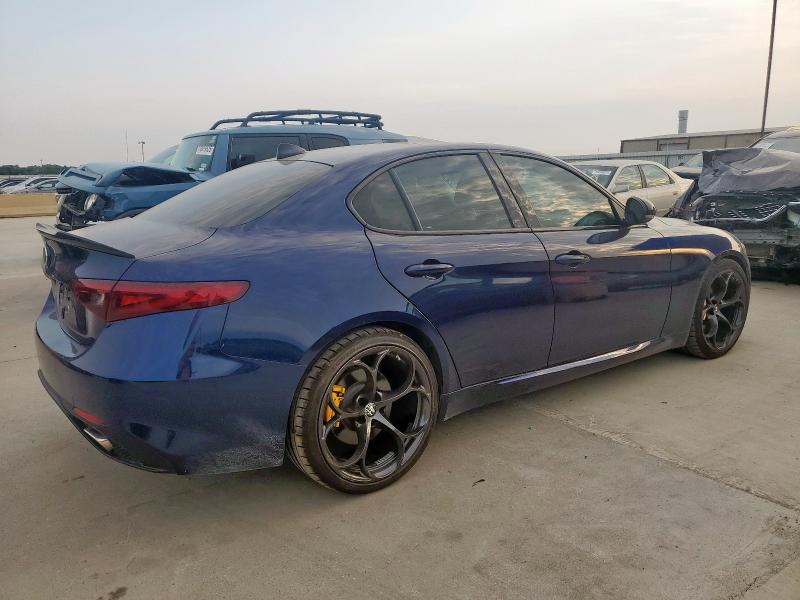 ZARFAECN2J7590745 - 2018 ALFA ROMEO GIULIA TI BLUE photo 3