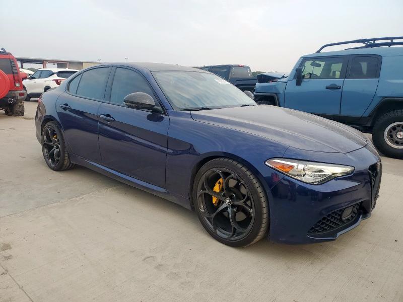 ZARFAECN2J7590745 - 2018 ALFA ROMEO GIULIA TI BLUE photo 4