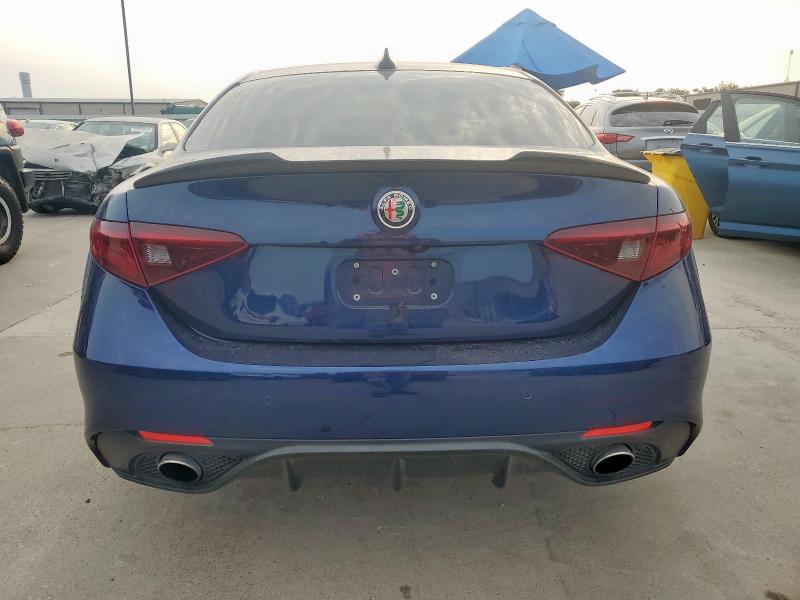 ZARFAECN2J7590745 - 2018 ALFA ROMEO GIULIA TI BLUE photo 6