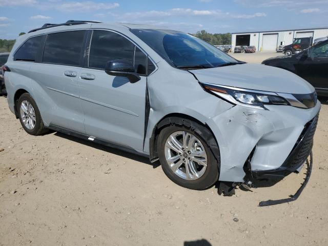 5TDDSKFC3PS088140 - 2023 TOYOTA SIENNA XSE SILVER photo 4