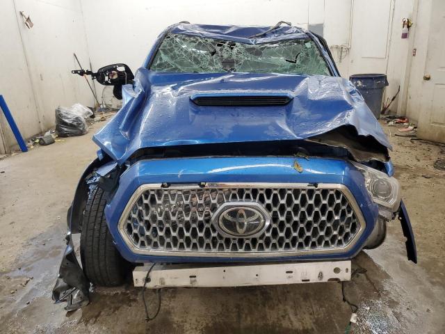 5TFCZ5AN4JX154133 - 2018 TOYOTA TACOMA DOUBLE CAB BLUE photo 5