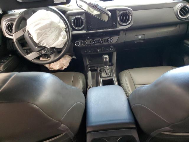 5TFCZ5AN4JX154133 - 2018 TOYOTA TACOMA DOUBLE CAB BLUE photo 8