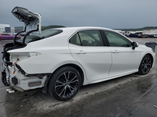 JTNB11HK0J3014008 - 2018 TOYOTA CAMRY L WHITE photo 3