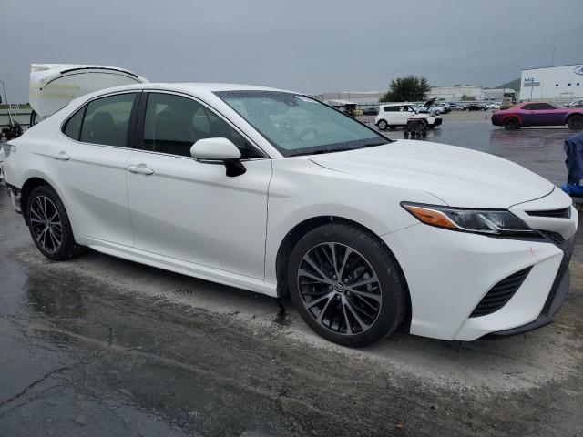 JTNB11HK0J3014008 - 2018 TOYOTA CAMRY L WHITE photo 4