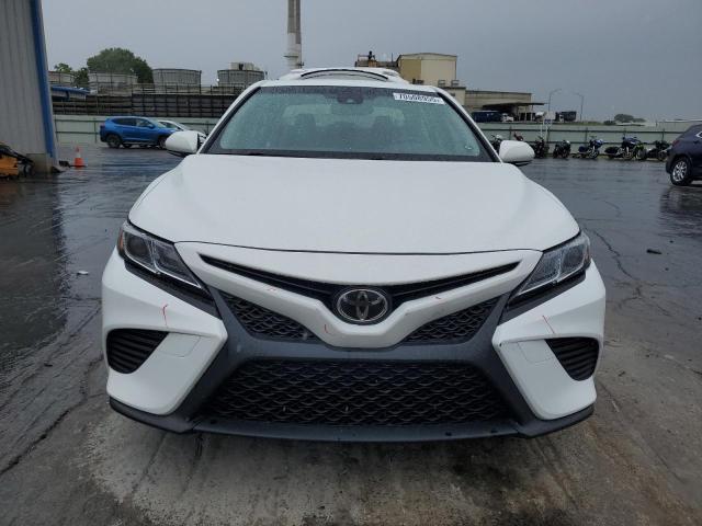 JTNB11HK0J3014008 - 2018 TOYOTA CAMRY L WHITE photo 5
