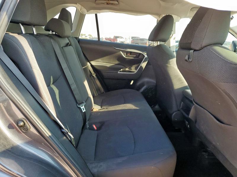 2T3H1RFV3LW075461 - 2020 TOYOTA RAV4 LE GRAY photo 11