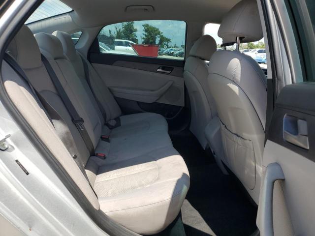 5NPE24AF3JH607749 - 2018 HYUNDAI SONATA SE Argent photo 10
