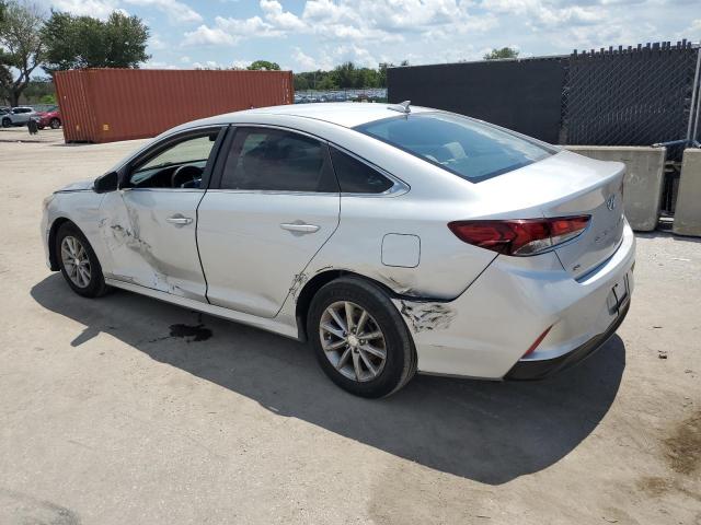 5NPE24AF3JH607749 - 2018 HYUNDAI SONATA SE Argent photo 2