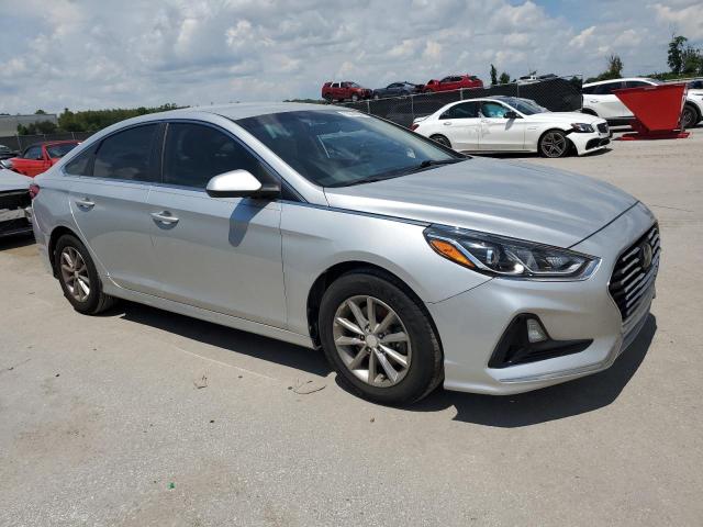 5NPE24AF3JH607749 - 2018 HYUNDAI SONATA SE Argent photo 4