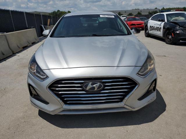 5NPE24AF3JH607749 - 2018 HYUNDAI SONATA SE Argent photo 5