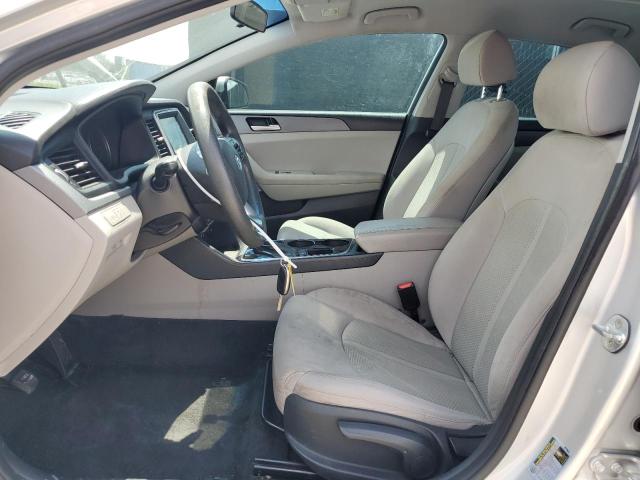 5NPE24AF3JH607749 - 2018 HYUNDAI SONATA SE Argent photo 7