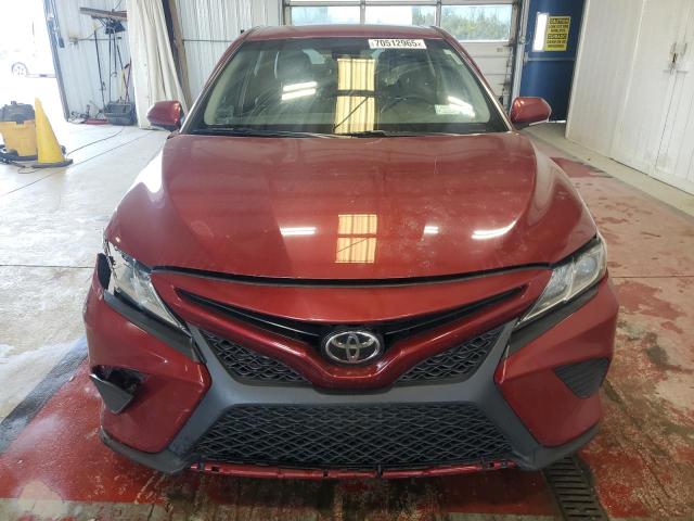 4T1B11HKXJU557022 - 2018 TOYOTA CAMRY L 红色 照片 5