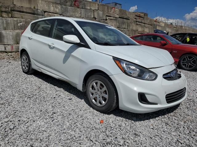 KMHCT5AE2DU063932 - 2013 HYUNDAI ACCENT GLS WHITE photo 4