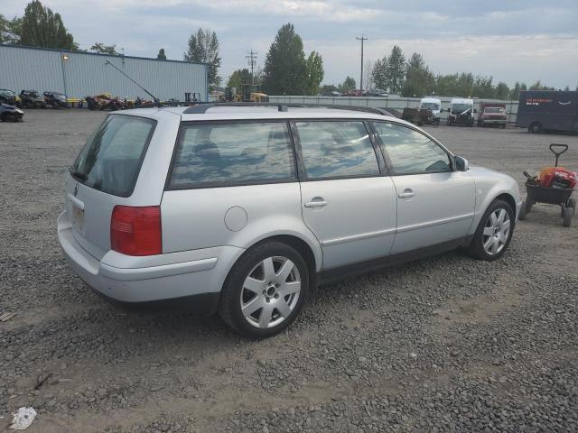 WVWNA23B9YE120891 - 2000 VOLKSWAGEN PASSAT GLS SILVER photo 3
