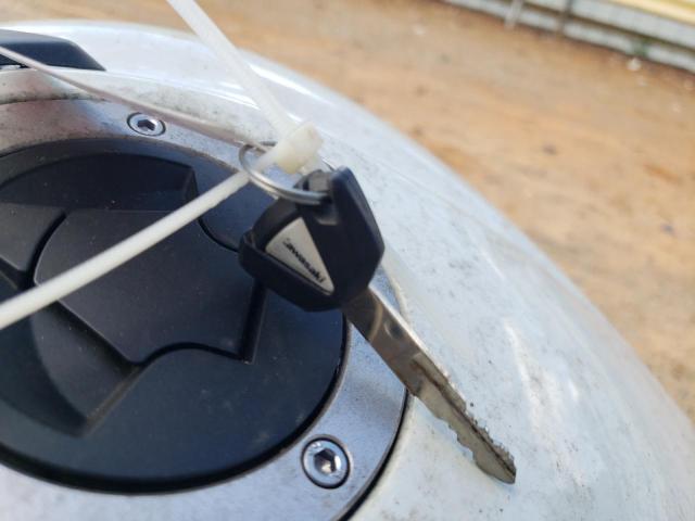 JKAENEC18NDA05145 - 2022 KAWASAKI EN650 C Weiß Foto 8