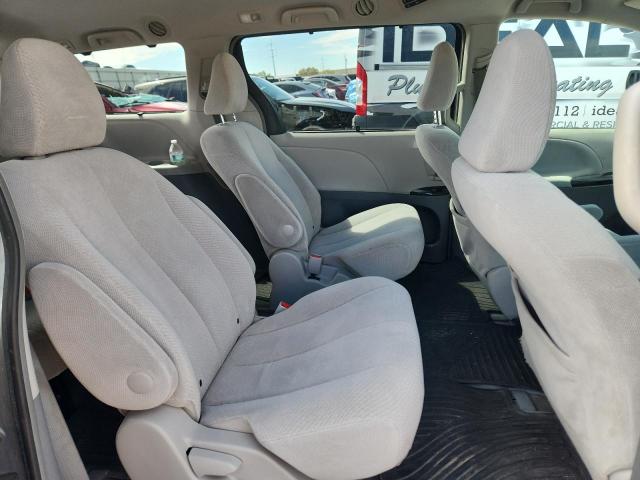 5TDJK3DC3DS057428 - 2013 TOYOTA SIENNA LE ვერცხლისფერი ფოტო 11