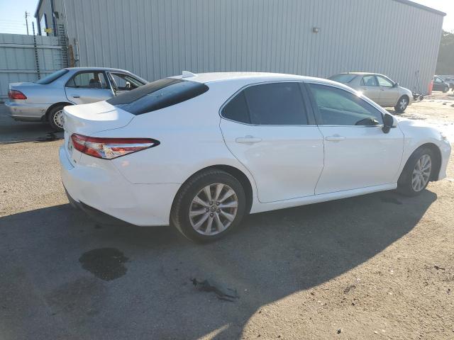4T1C11AK9LU396194 - 2020 TOYOTA CAMRY LE WHITE photo 3