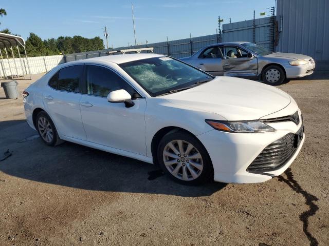 4T1C11AK9LU396194 - 2020 TOYOTA CAMRY LE WHITE photo 4