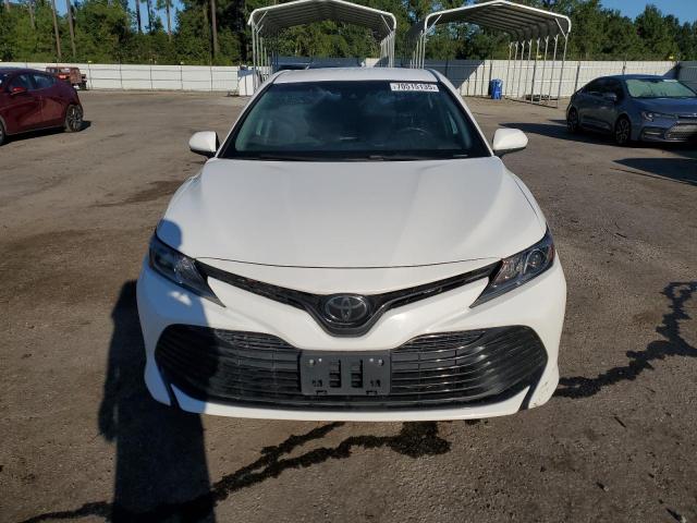 4T1C11AK9LU396194 - 2020 TOYOTA CAMRY LE WHITE photo 5