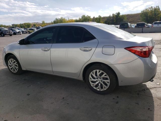 5YFBURHEXJP829490 - 2018 TOYOTA COROLLA L SILVER photo 2