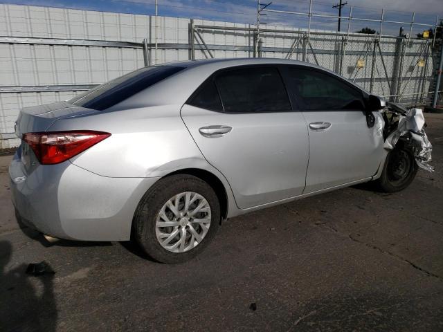 5YFBURHEXJP829490 - 2018 TOYOTA COROLLA L SILVER photo 3