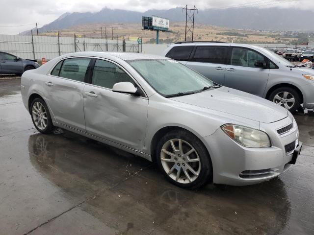1G1ZC5E08AF185300 - 2010 CHEVROLET MALIBU 1LT Srebrny zdjęcie 4