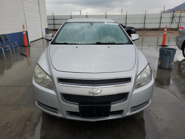 1G1ZC5E08AF185300 - 2010 CHEVROLET MALIBU 1LT Srebrny zdjęcie 5