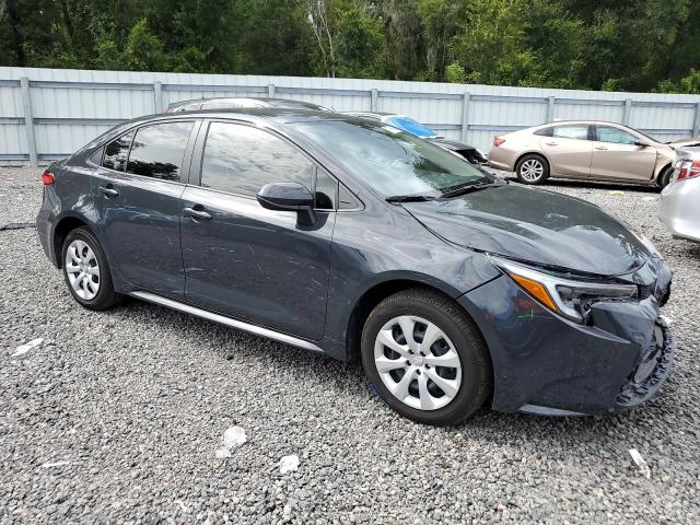 JTDBCMFE0S3090813 - 2025 TOYOTA COROLLA LE ნაცრისფერი ფოტო 4