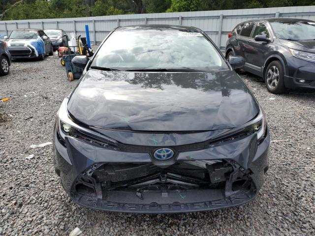 JTDBCMFE0S3090813 - 2025 TOYOTA COROLLA LE ნაცრისფერი ფოტო 5