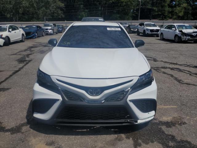 4T1G11AK8PU159655 - 2023 TOYOTA CAMRY SE NIGHT SHADE WHITE photo 5