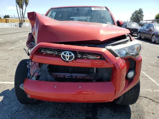 JTEZU5JR3H5150393 - 2017 TOYOTA 4RUNNER SR5 红色 照片 5