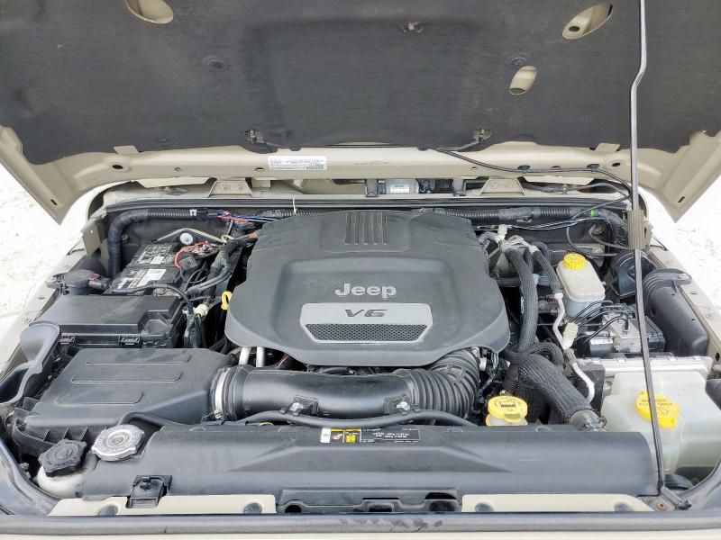 1C4BJWEG6JL867188 - 2018 JEEP WRANGLER U SAHARA Бежевий фото 12