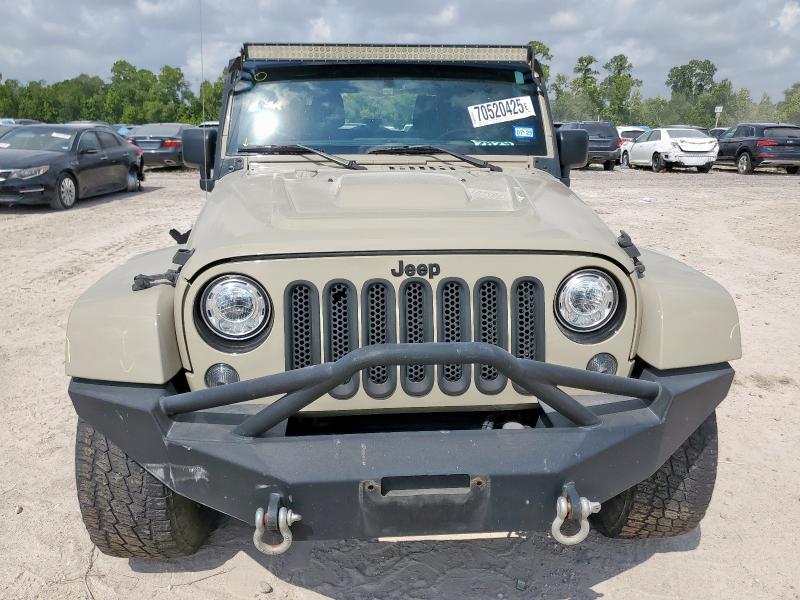 1C4BJWEG6JL867188 - 2018 JEEP WRANGLER U SAHARA Бежевий фото 5