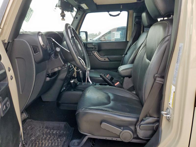 1C4BJWEG6JL867188 - 2018 JEEP WRANGLER U SAHARA Бежевий фото 7