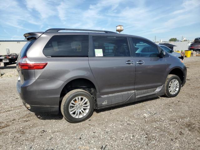 5TDYK3DC2FS672344 - 2015 TOYOTA SIENNA XLE GRAY photo 3