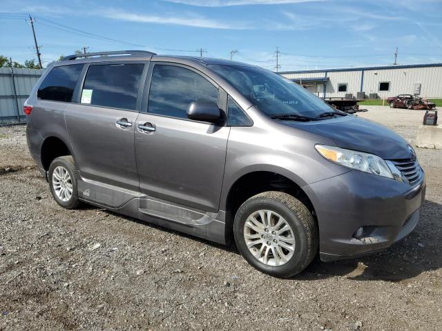 5TDYK3DC2FS672344 - 2015 TOYOTA SIENNA XLE GRAY photo 4