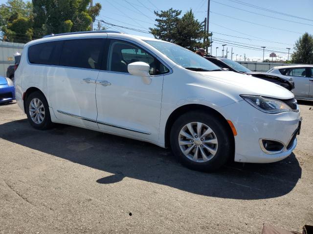 2C4RC1BG4KR698295 - 2019 CHRYSLER PACIFICA TOURING L WHITE photo 4