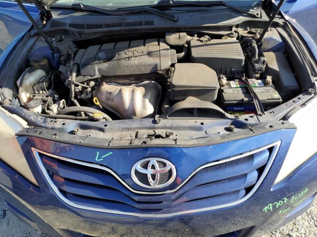 4T1BF3EK1BU583818 - 2011 TOYOTA CAMRY BASE BLUE photo 11